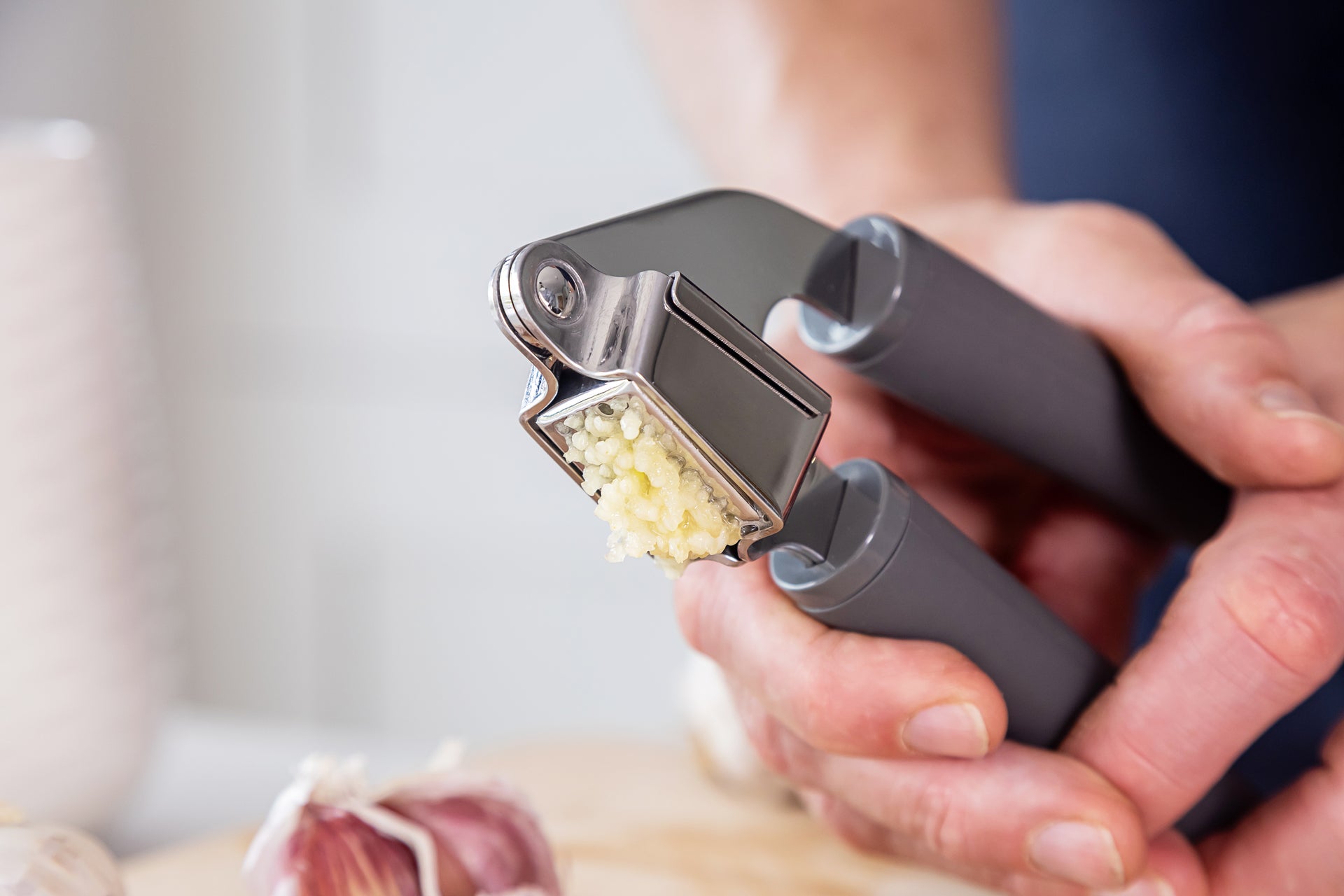 KitchenAid garlic press, charcoal grey, KAS132OHCGG