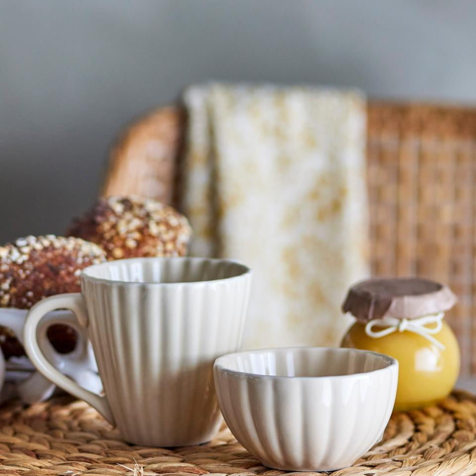 Bloomingville Latina kameninový hrnček 220 ml, krémový, 82060585