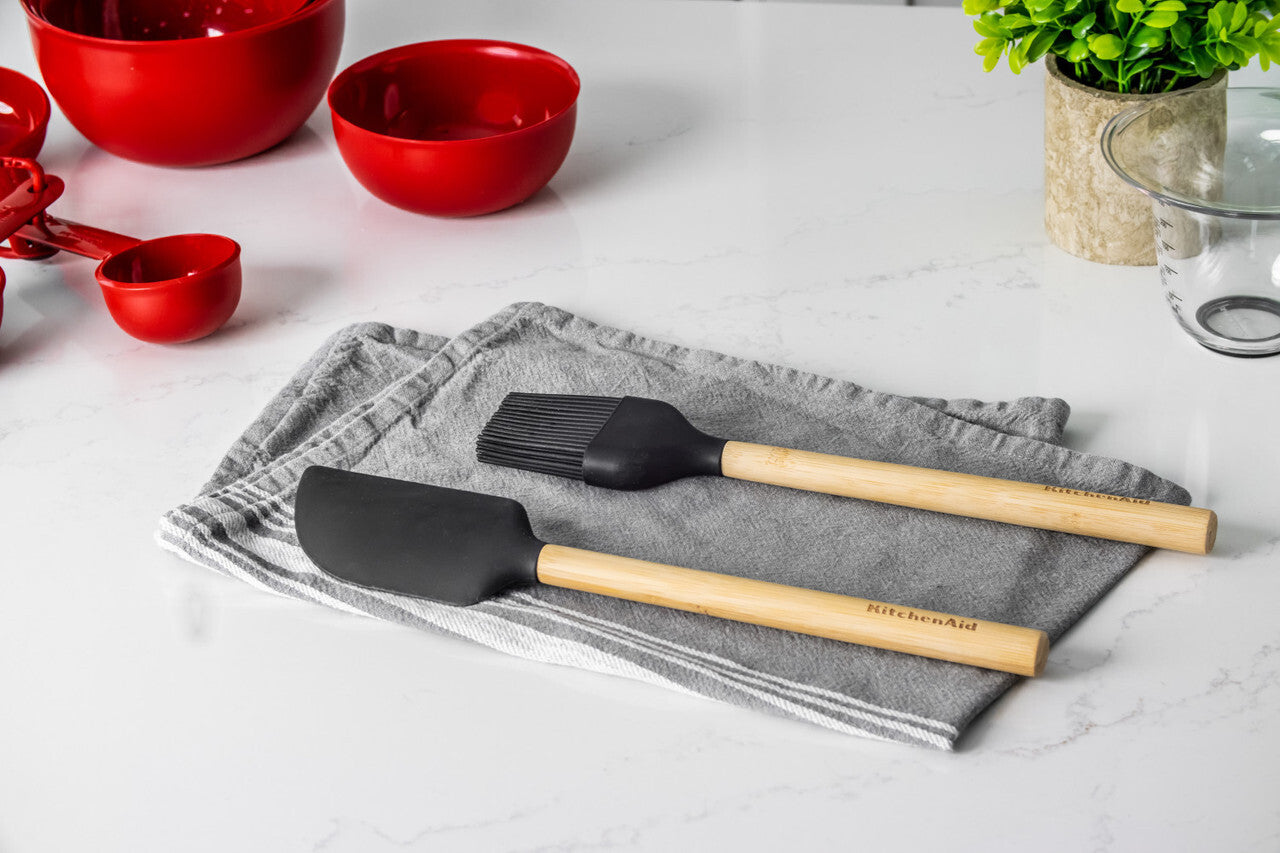 KitchenAid stierka s drevenou rukoväťou, čierna onyxová, KQG631OHOBE