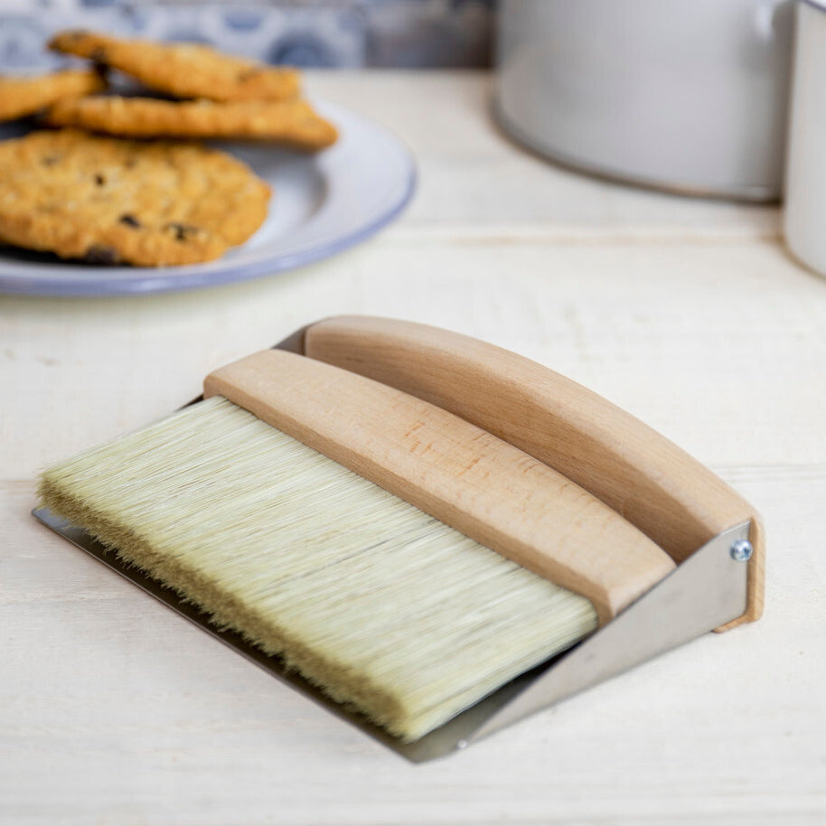 KitchenCraft Living Nostalgia Stolová metla s lopatkou, LNTDPB