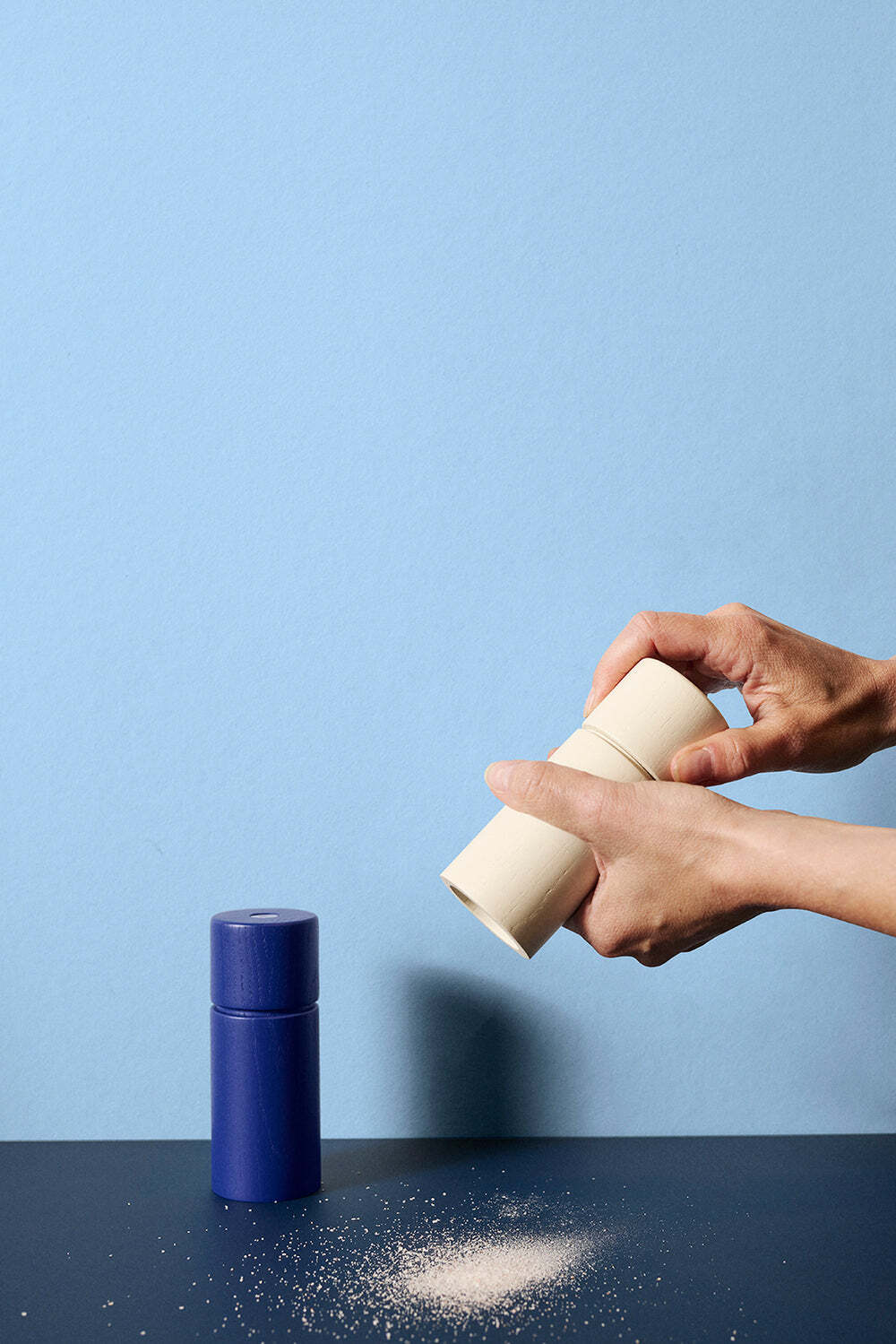 CrushGrind Bergen drevený mlynček na korenie 12 cm, indigovo modrý, 070375-0094