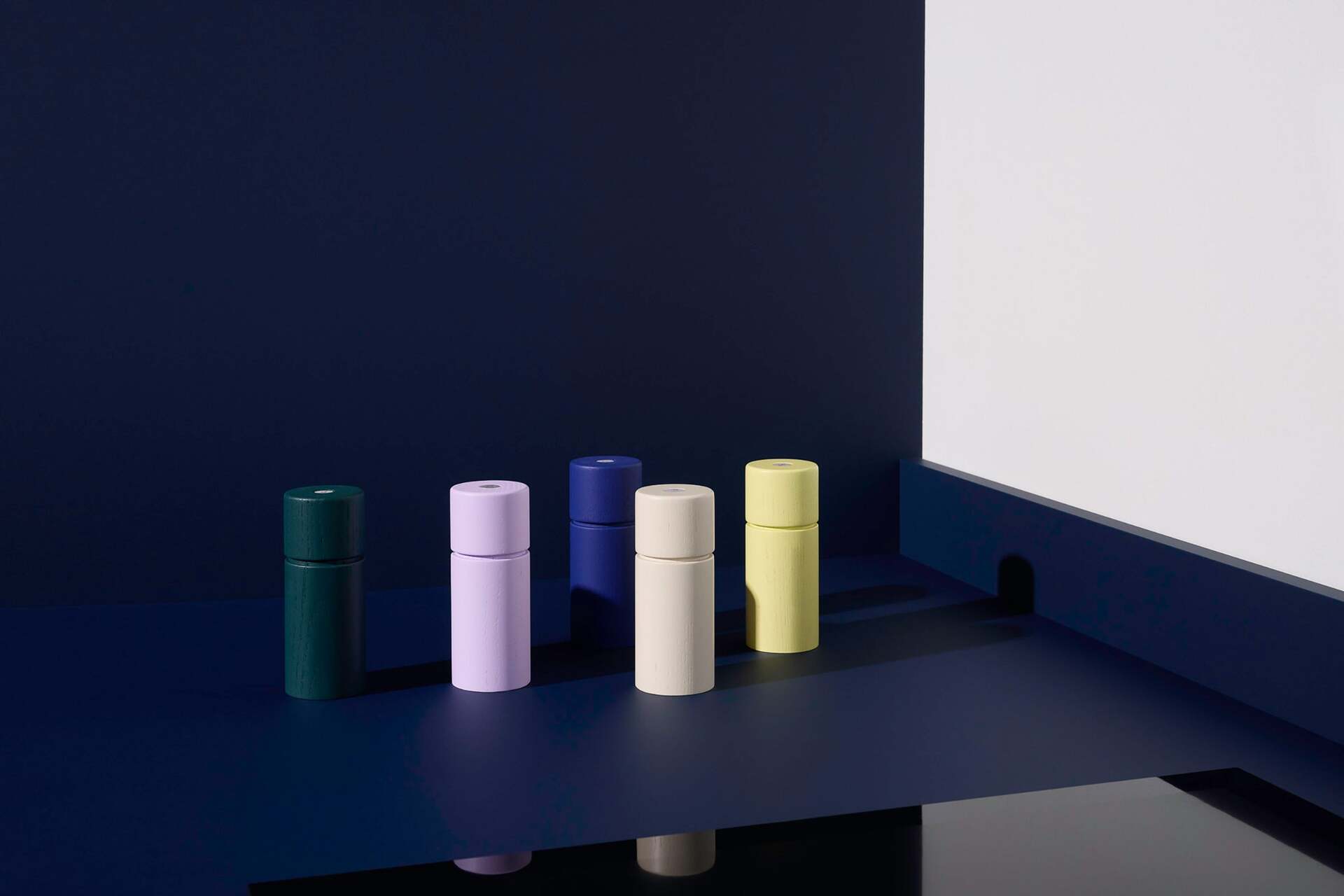 CrushGrind Bergen drevený mlynček na korenie 12 cm, indigovo modrý, 070375-0094