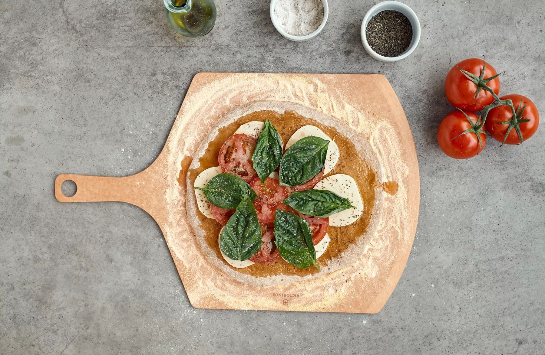 Victorinox velká lopatka na pizzu 53 x 35 cm, 7.4134