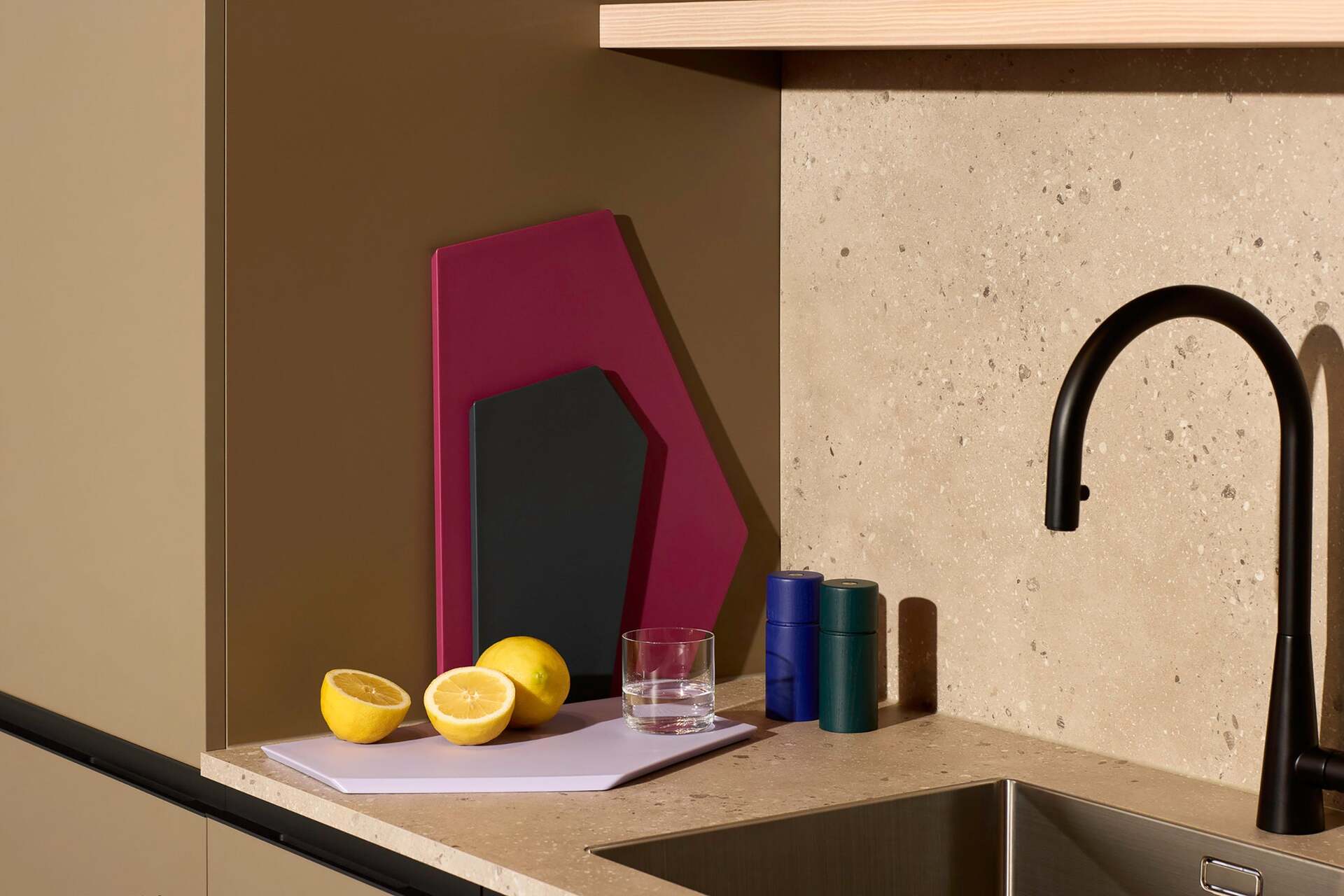 CrushGrind Zurich střední kuchyňské prkénko, lavender, 086032-0049