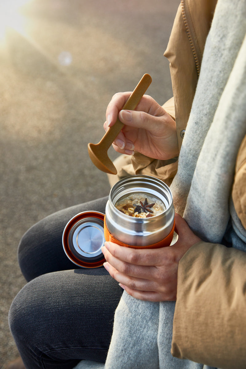 Black+Blum cestovní nádoba na jídlo se lžící 0,4 l, orange, BAM-FFB-S003