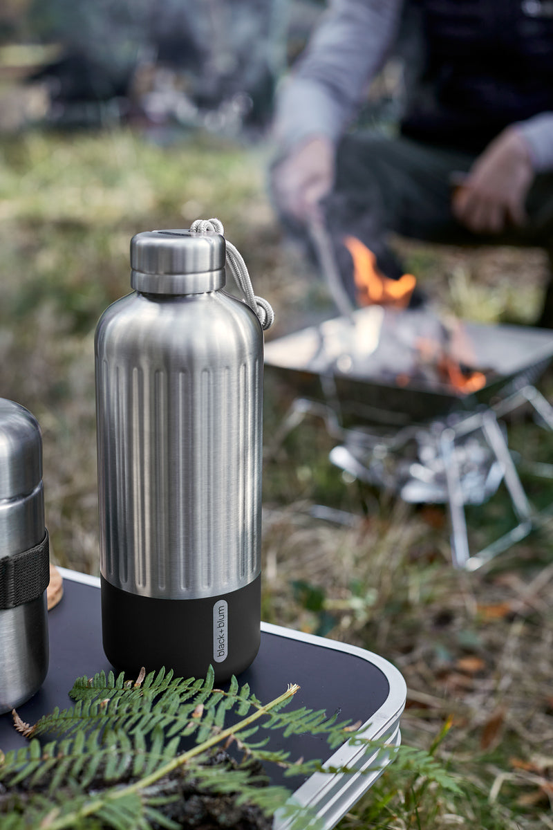 Termo fľaša Black+Blum Explorer z nerezovej ocele 850 ml, čierna, BAM-EIWB-L018