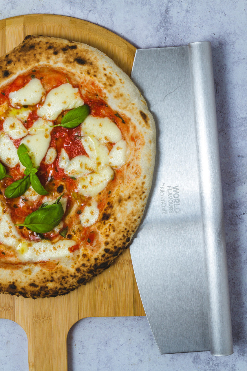 Súprava servírovacích dosiek a krájačov na pizzu KitchenCraft World of Flavours, ICPIZSET