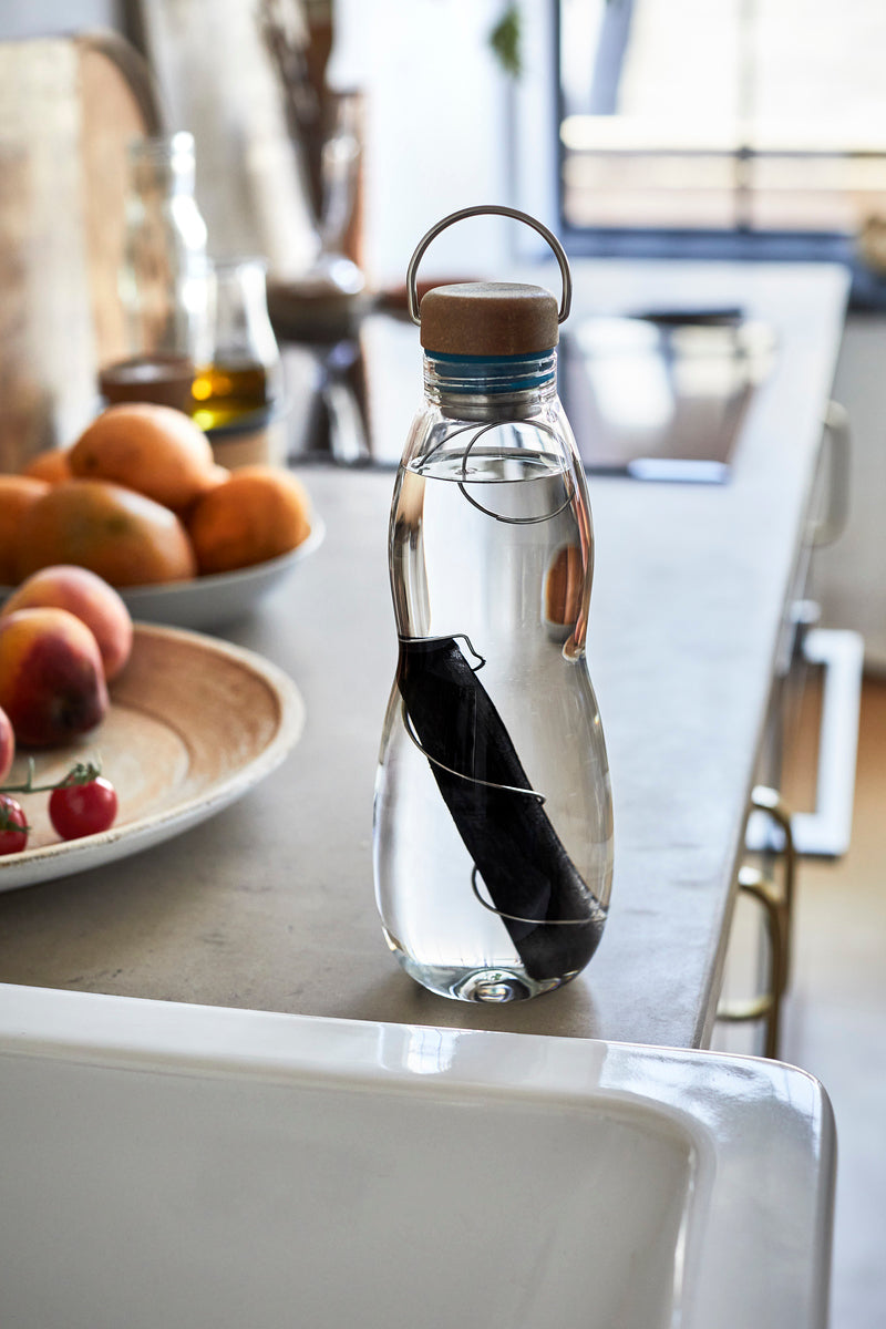 Sklenená fľaša na vodu Black+Blum s prírodným filtrom 650 ml, oceán, EGO-EGG005
