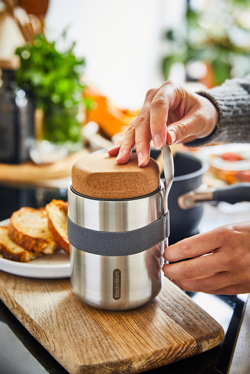 Cestovná nádoba na potraviny Black+Blum s lyžicou 0,55 l, BAM-TPB015