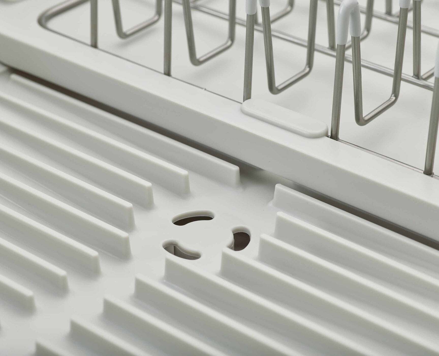 Rozšíriteľný odkapávač na riad Joseph Joseph Extend, biely, 851692