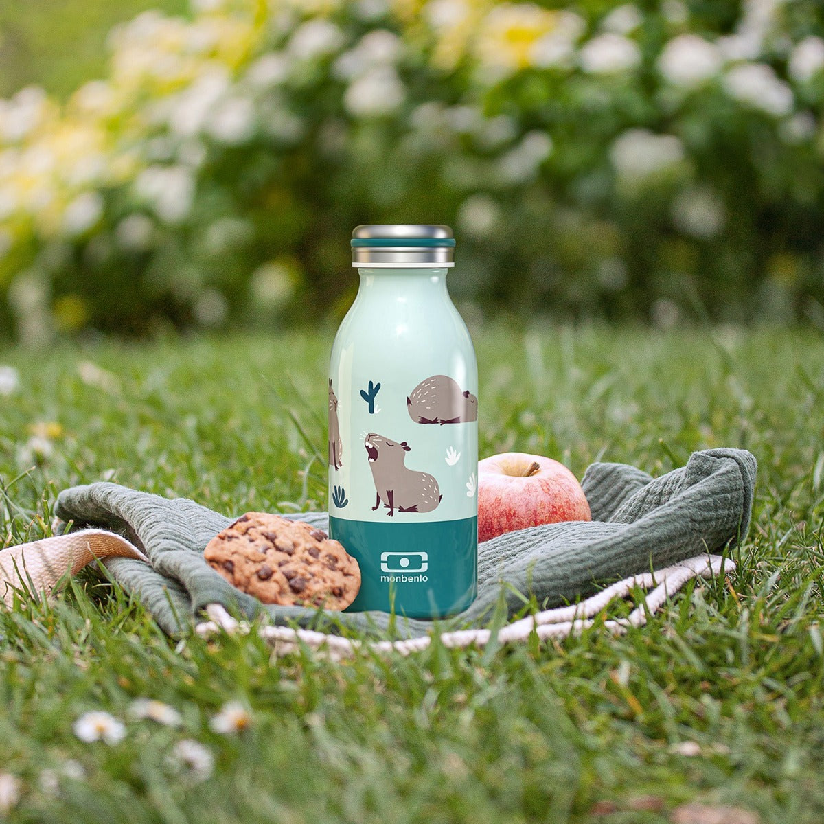 Monbento Cooly dětská termoláhev na pití 350 ml, blue capy, 47274109