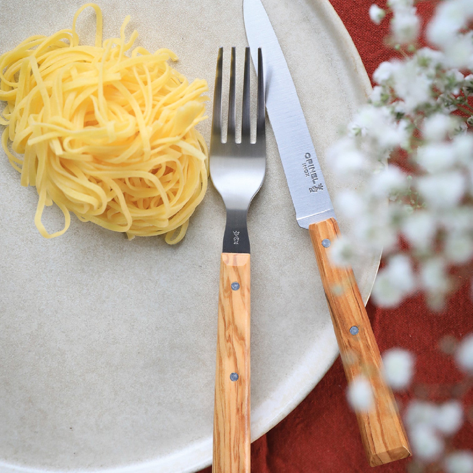 Opinel sada příborových nožů Bon Appetit a vidliček Sylve, 8 ks, olivové dřevo, 003209