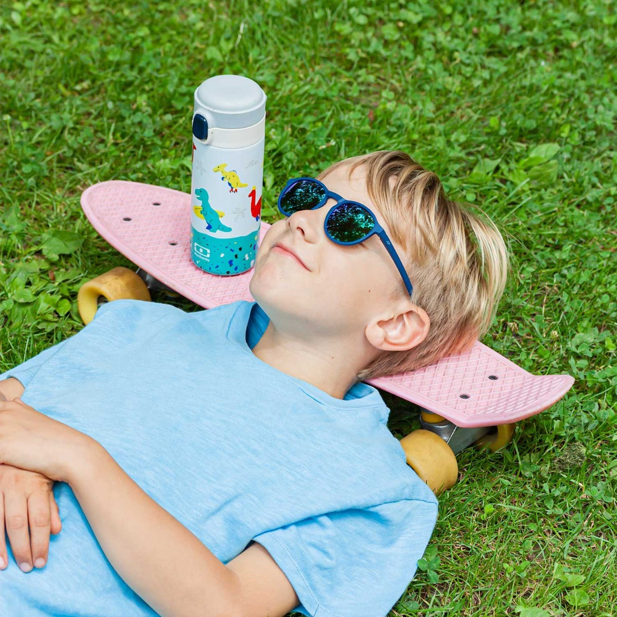 Monbento Pop detská fľaša na pitie 360 ml, modrá dino, 36334120