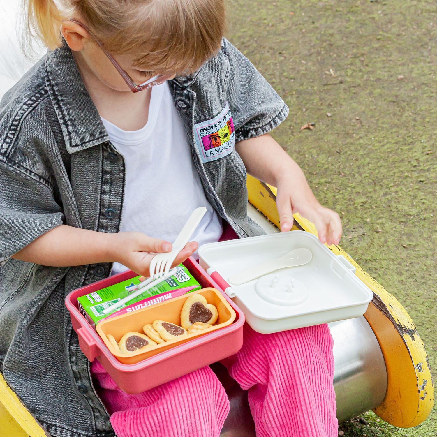 Monbento Snacky detský box na desiatu 0,85 l, ružoví vtáci, 81014121