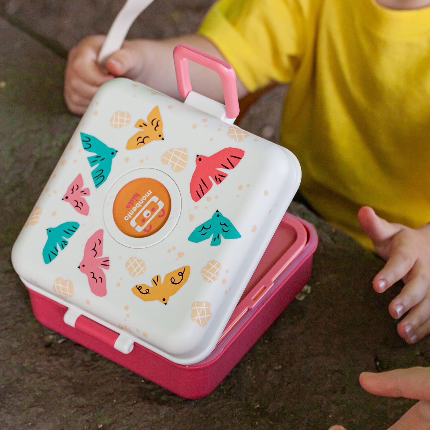Monbento Snacky detský box na desiatu 0,85 l, ružoví vtáci, 81014121