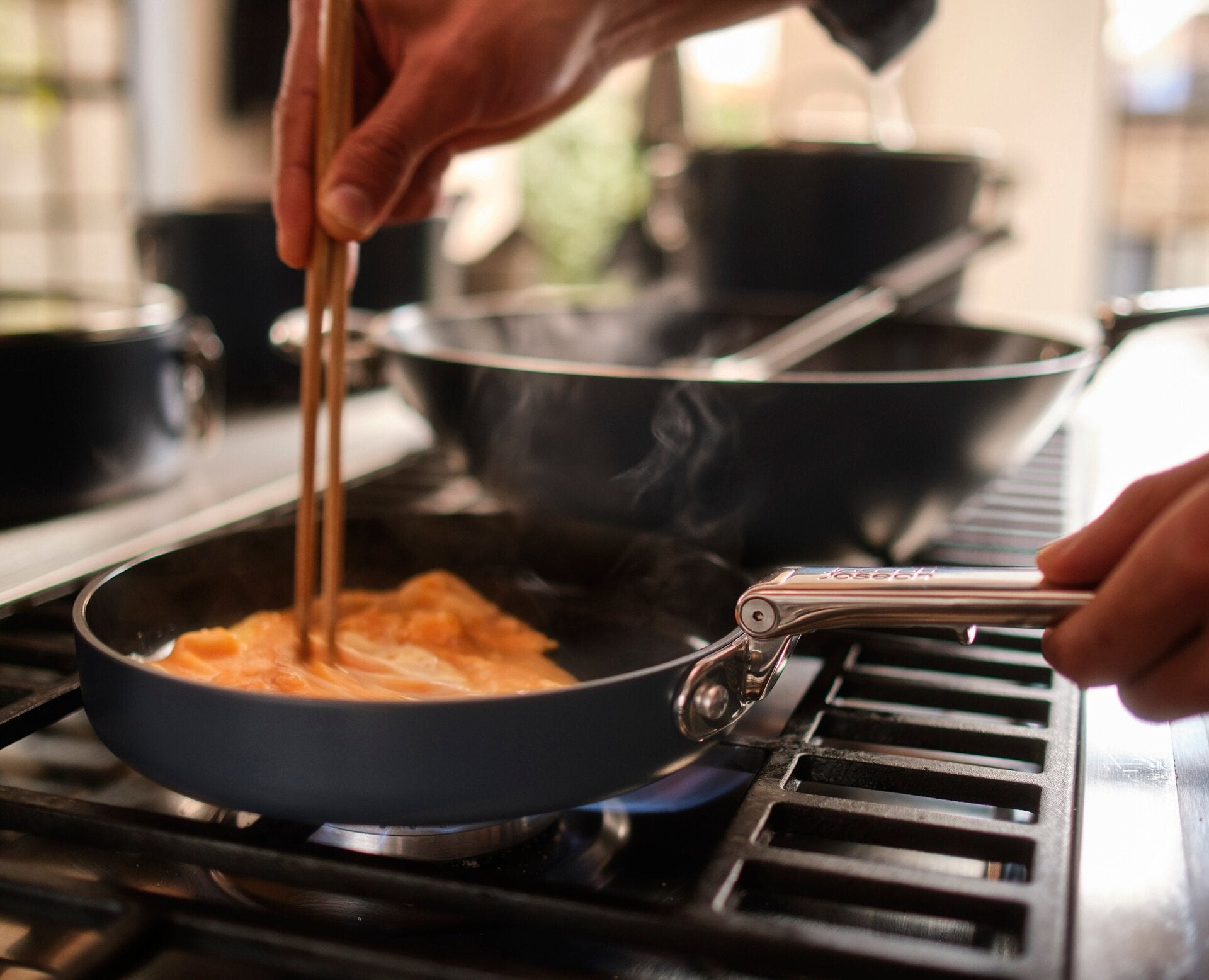 Keramická panvica s nepriľnavým povrchom Joseph Joseph Space 20 cm, modrá, 45040