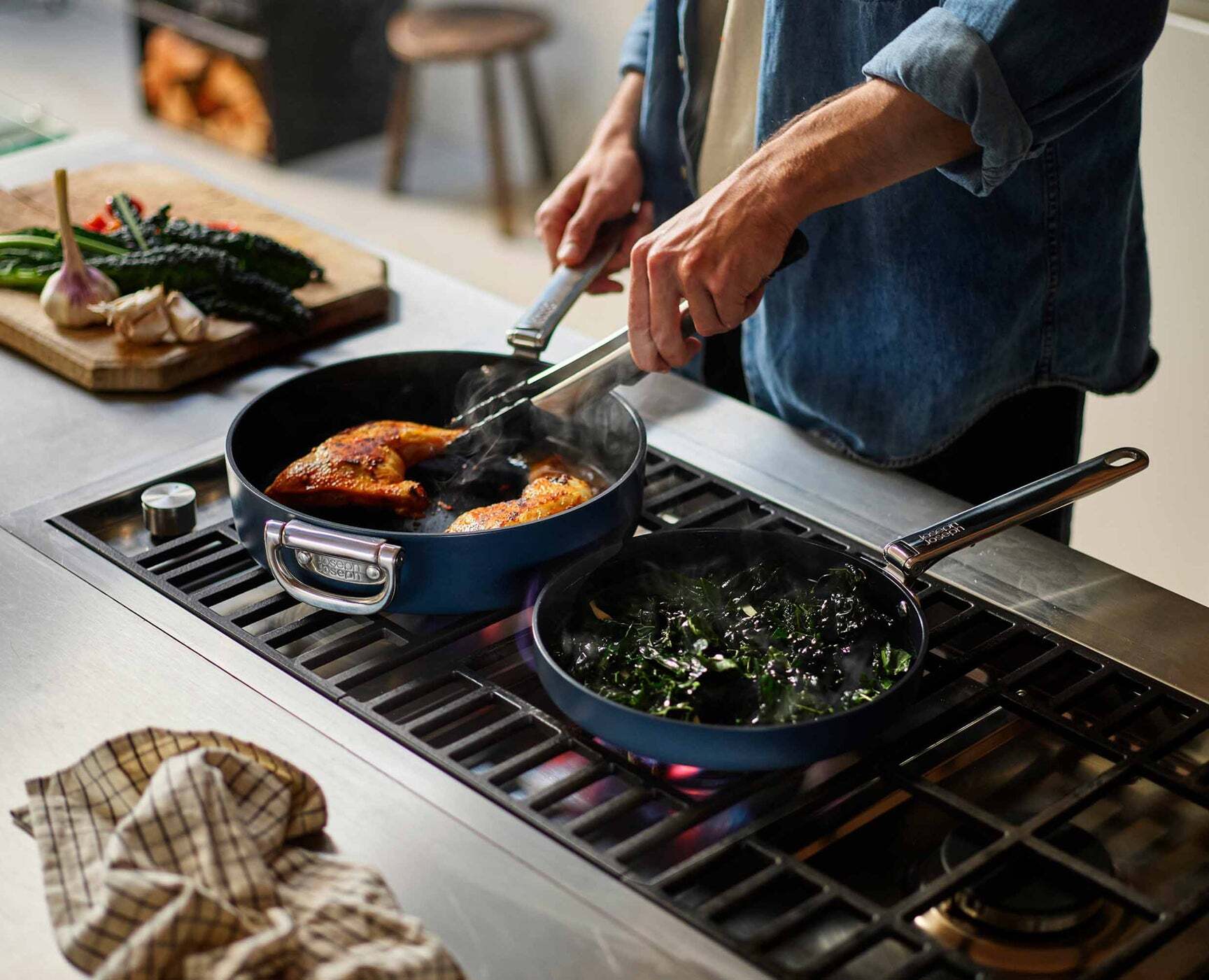 Keramická panvica s nepriľnavým povrchom Joseph Joseph Space 28 cm, modrá, 45042