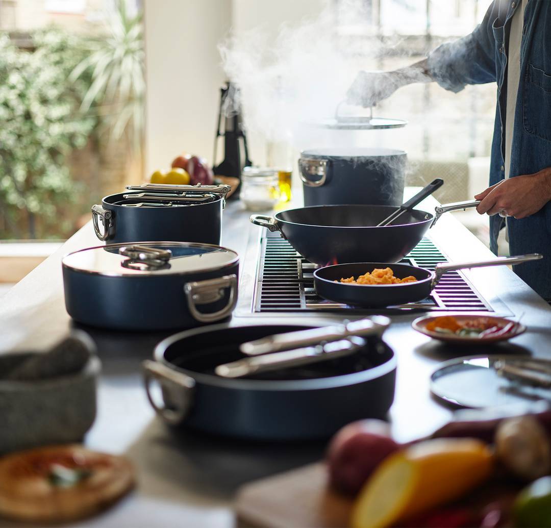 Keramická panvica s nepriľnavým povrchom Joseph Joseph Space 28 cm, modrá, 45042