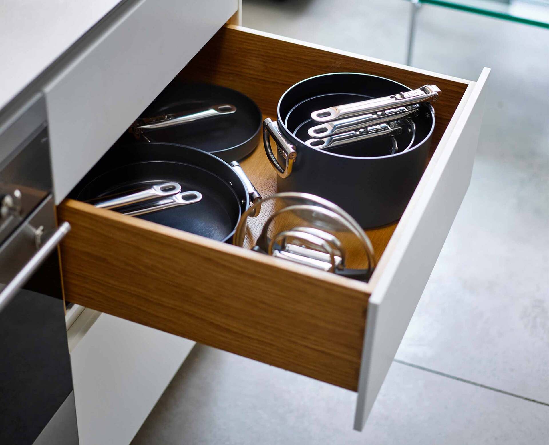 Panvica Joseph Joseph Space s nepriľnavým keramickým povrchom a pokrievkou 23 cm/5,1 l, modrá, 45039