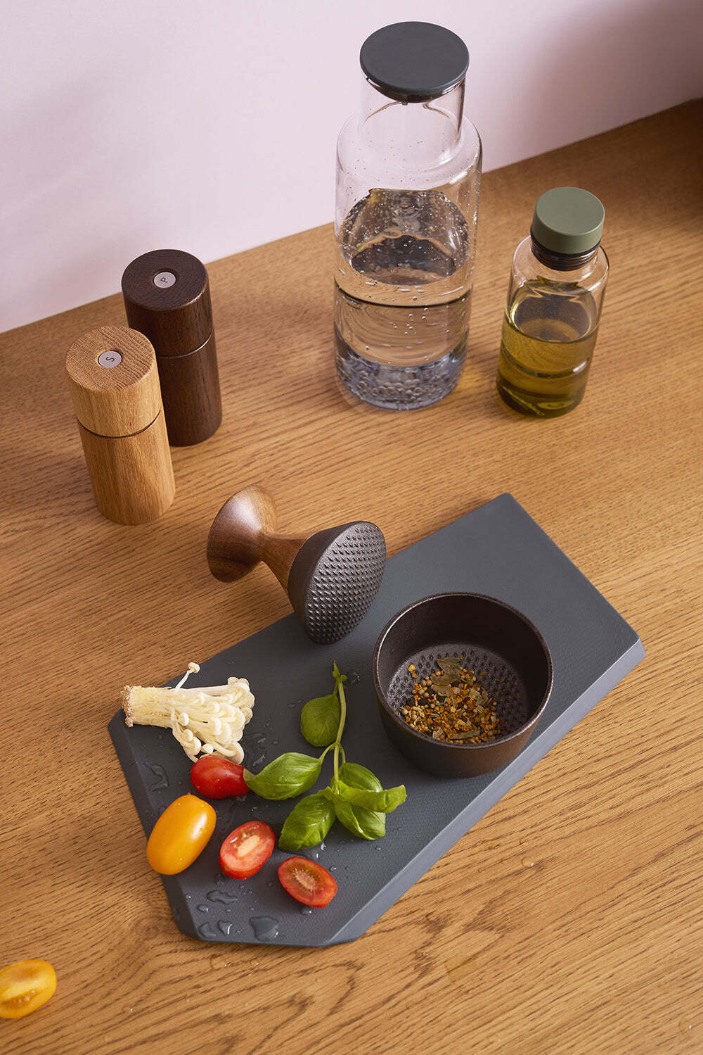 Drevený mlynček na korenie CrushGrind Bergen 12 cm, 070375-2002