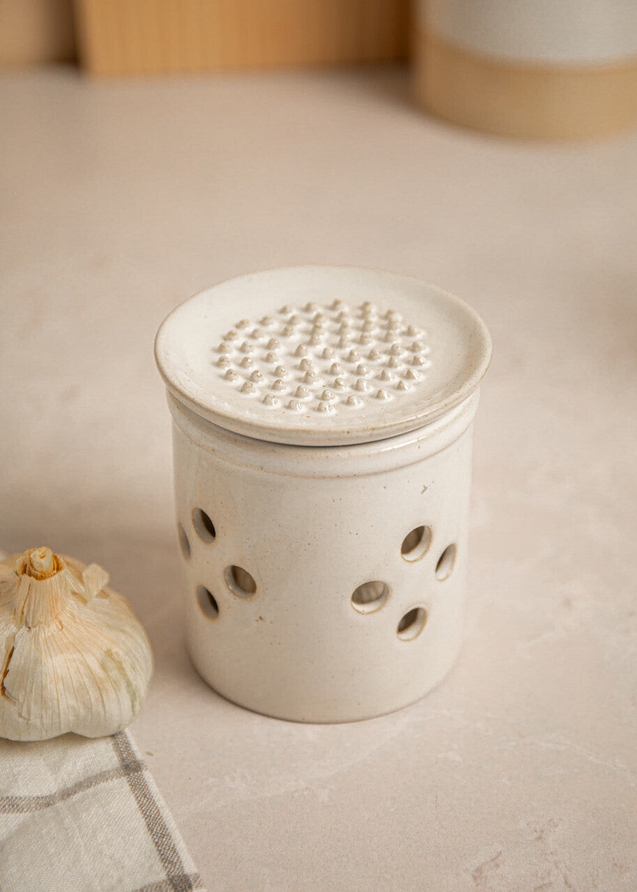 KitchenCraft Idilica nádoba na uskladnenie cesnaku so strúhadlom, krémová, IDGARLIC