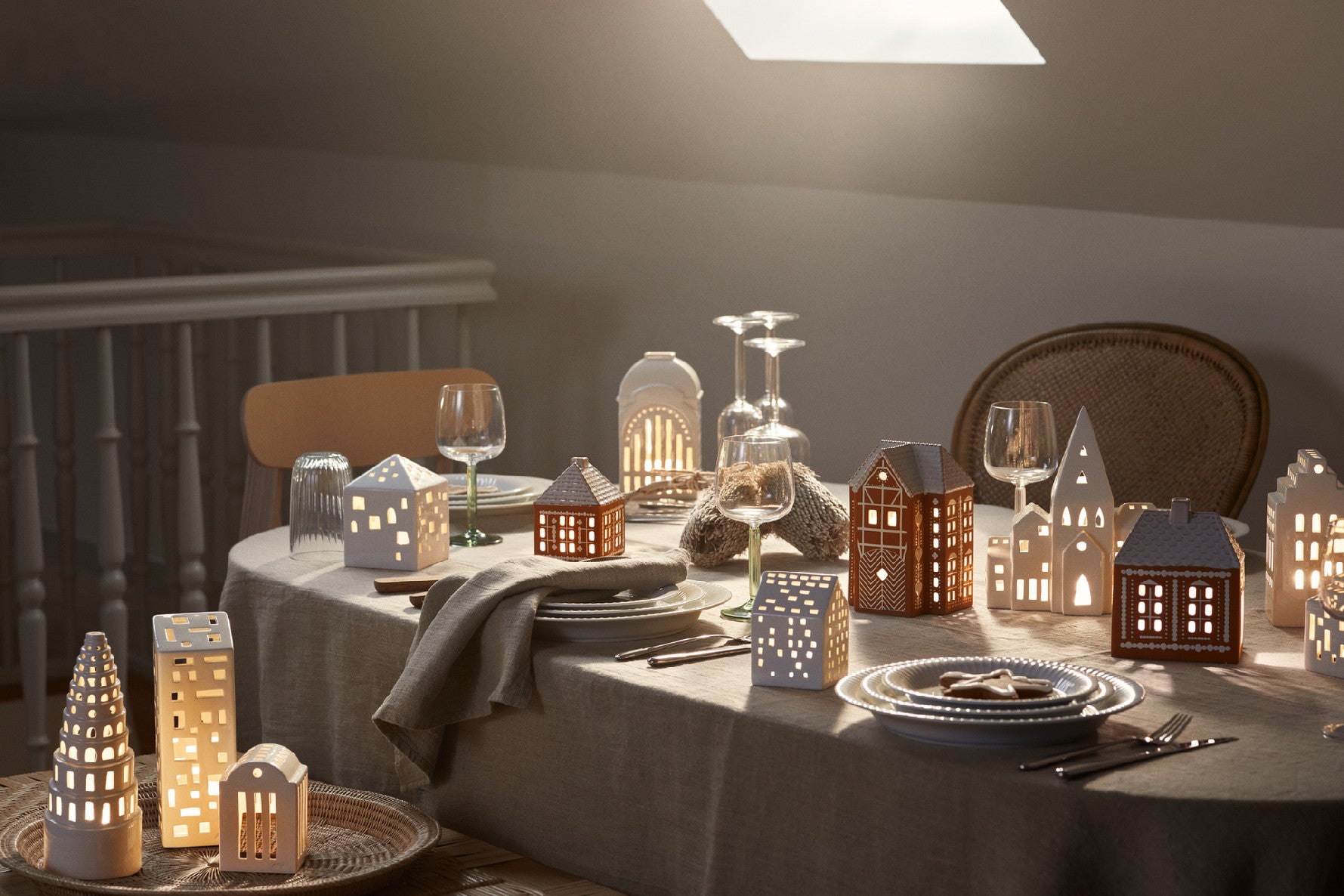 Kähler Urbania keramický svícen domeček City 21 cm, 693521