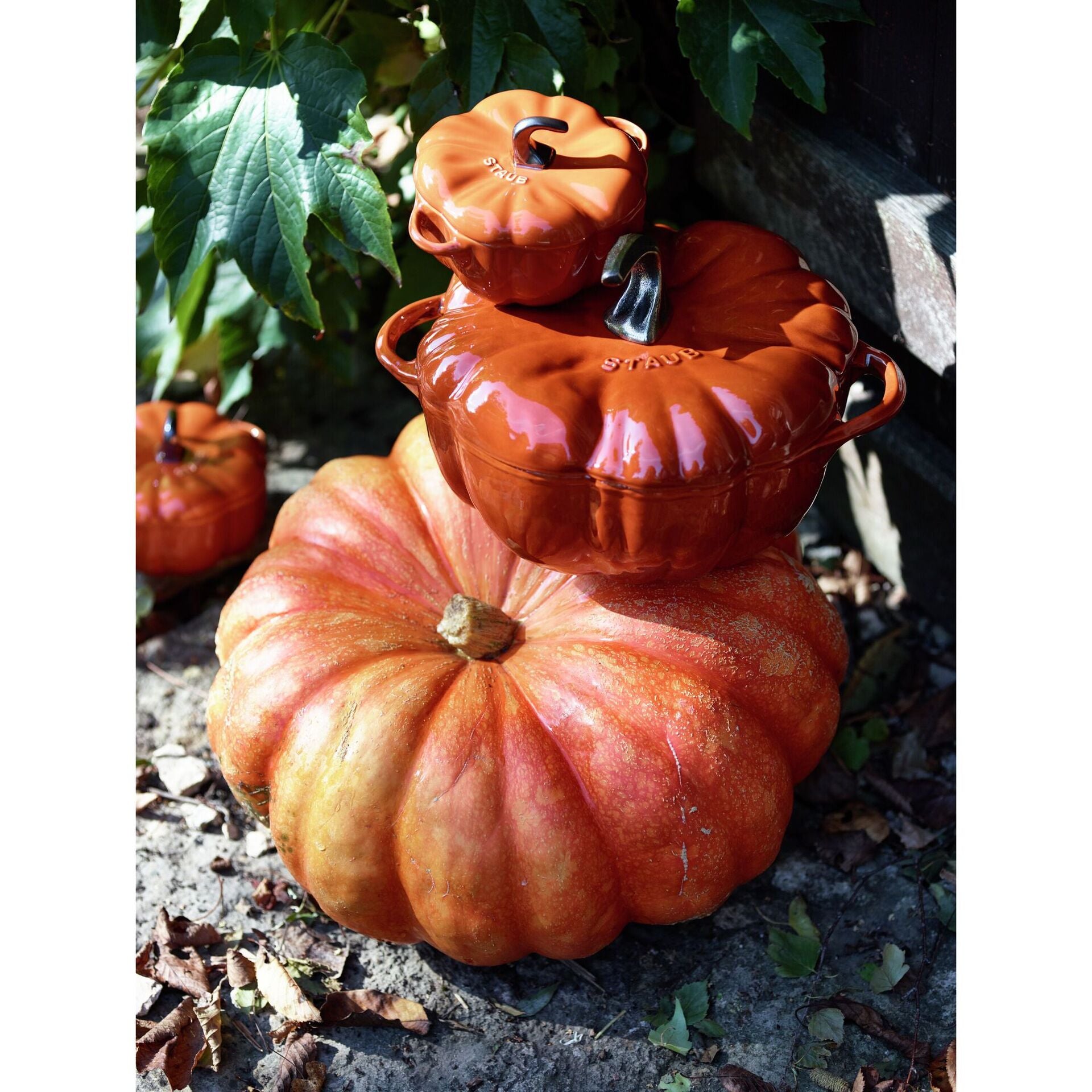 Staub Cocotte hrniec v tvare tekvice 24 cm, škorica, 1024000