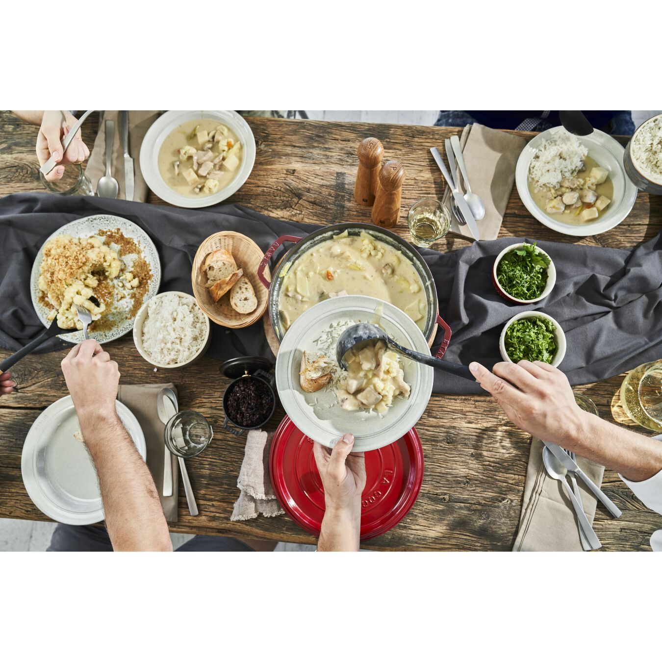 STAUB Okrúhly hrniec, 28 cm/5,85 l, čerešňa