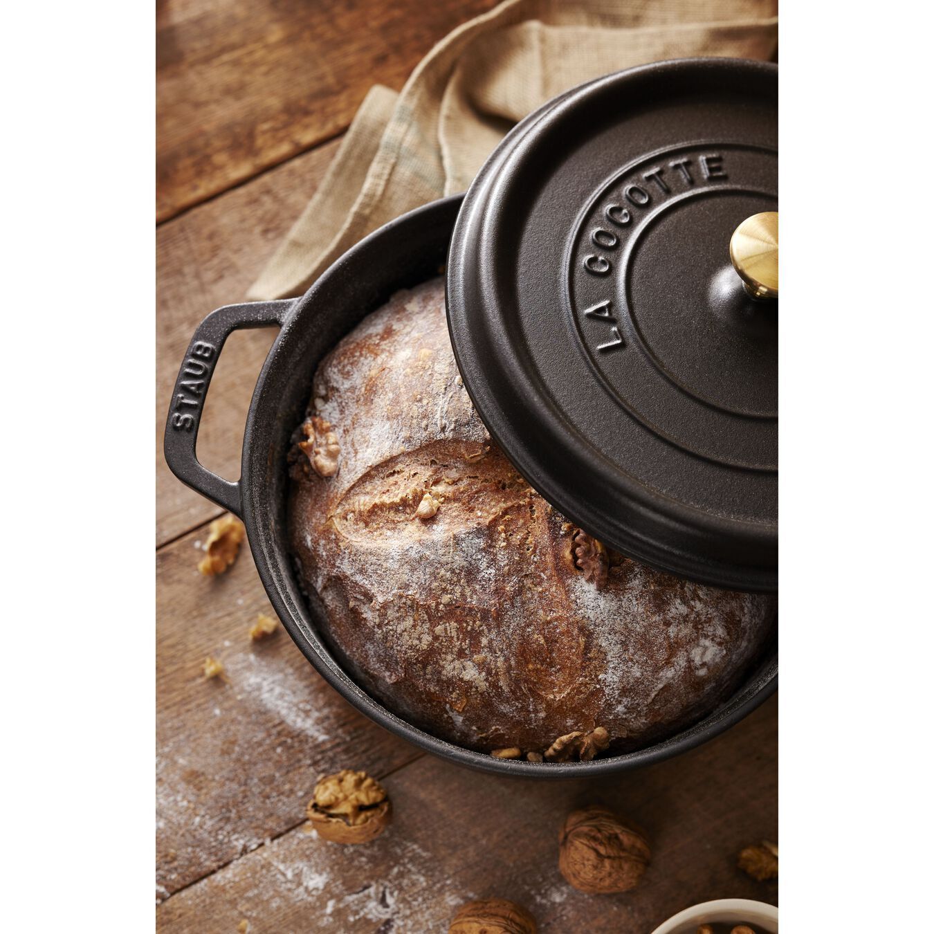 Staub Cocotte hrnec kulatý 24 cm/3,8 l černá, 1102425