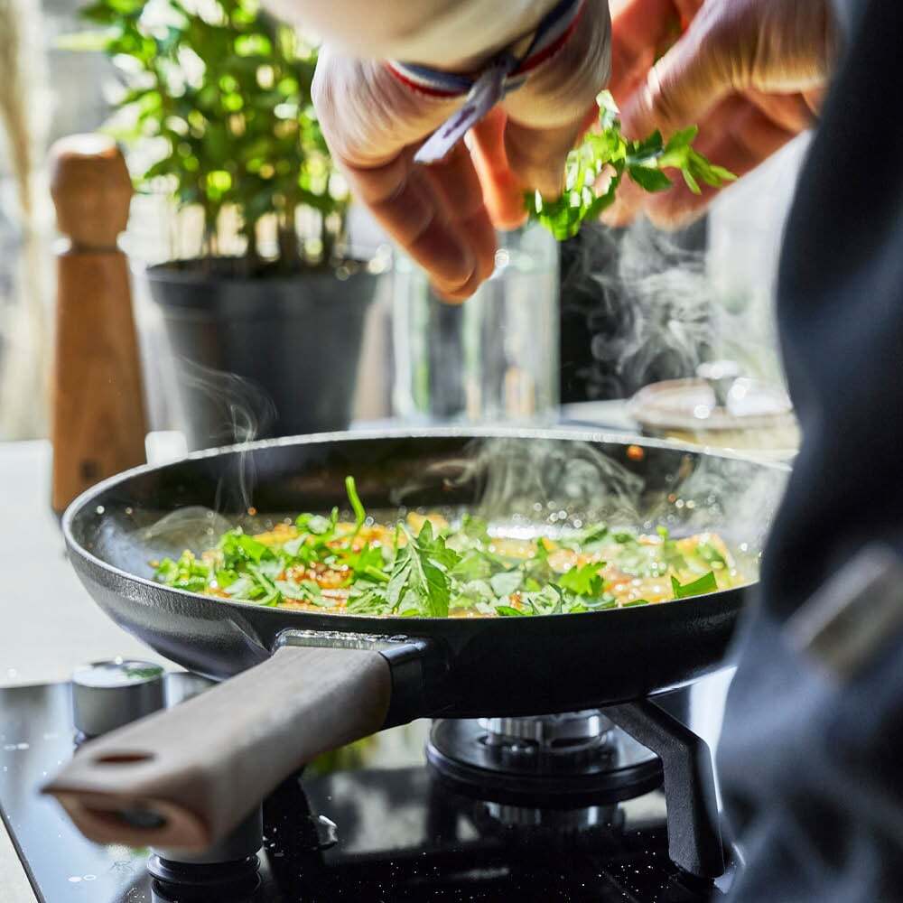 Staub cast iron frying pan, wooden handle, 26 cm, black, 12242623