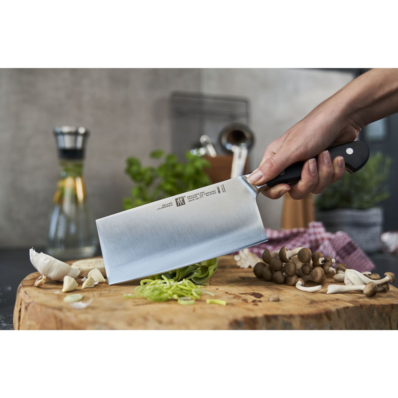 Zwilling Pro Chinese chef's knife 18 cm, 38419-181