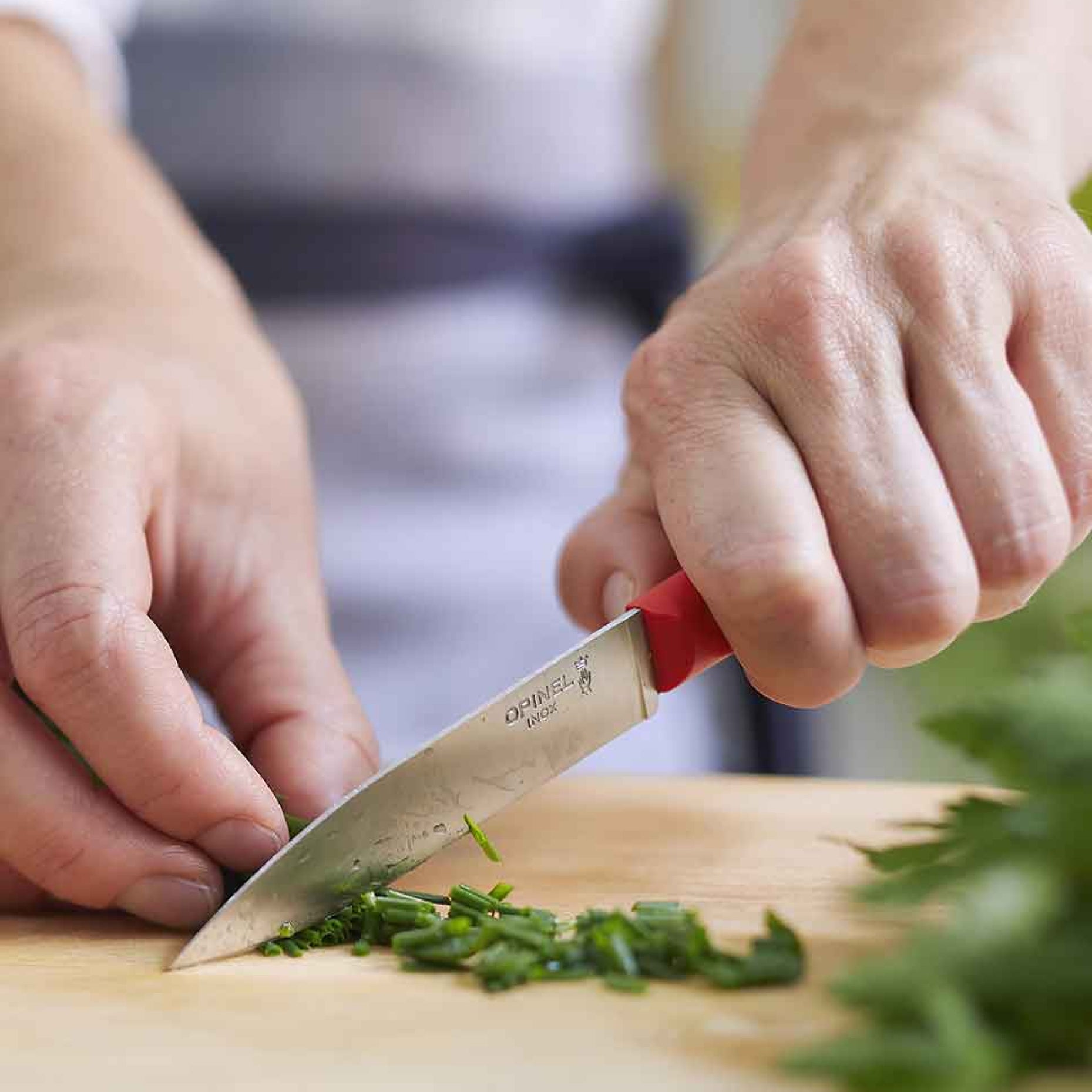 Opinel Les Essentiels+ N°312 nůž na krájení 10 cm, červená, 002352