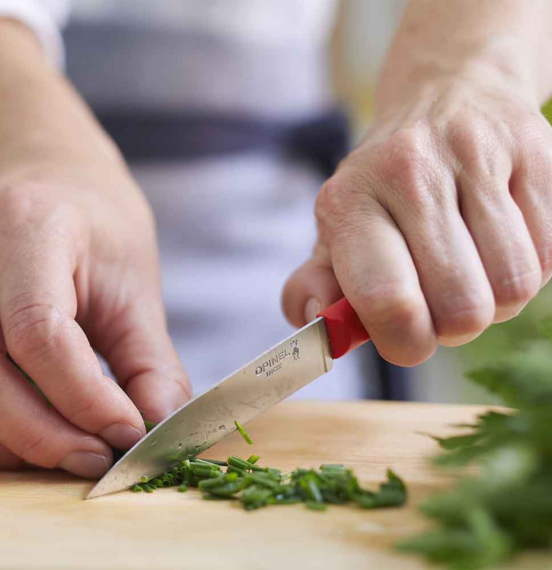 Opinel Les Essentiels+ N°312 nůž na krájení 10 cm, červená, 002352