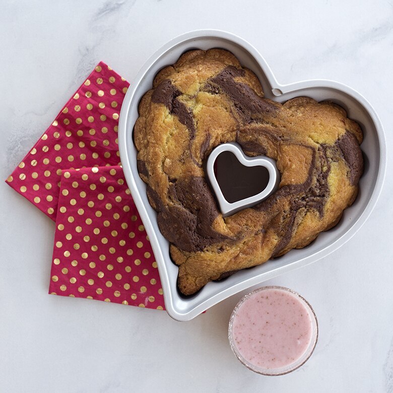 Forma na pečenie Nordic Ware Heart, 10 šálok karamelu, 55548
