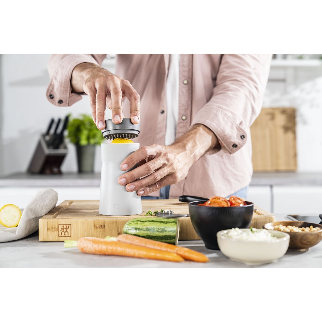 Špirálový krájač na ovocie a zeleninu Zwilling Z-Cut, sivý, 36610-001