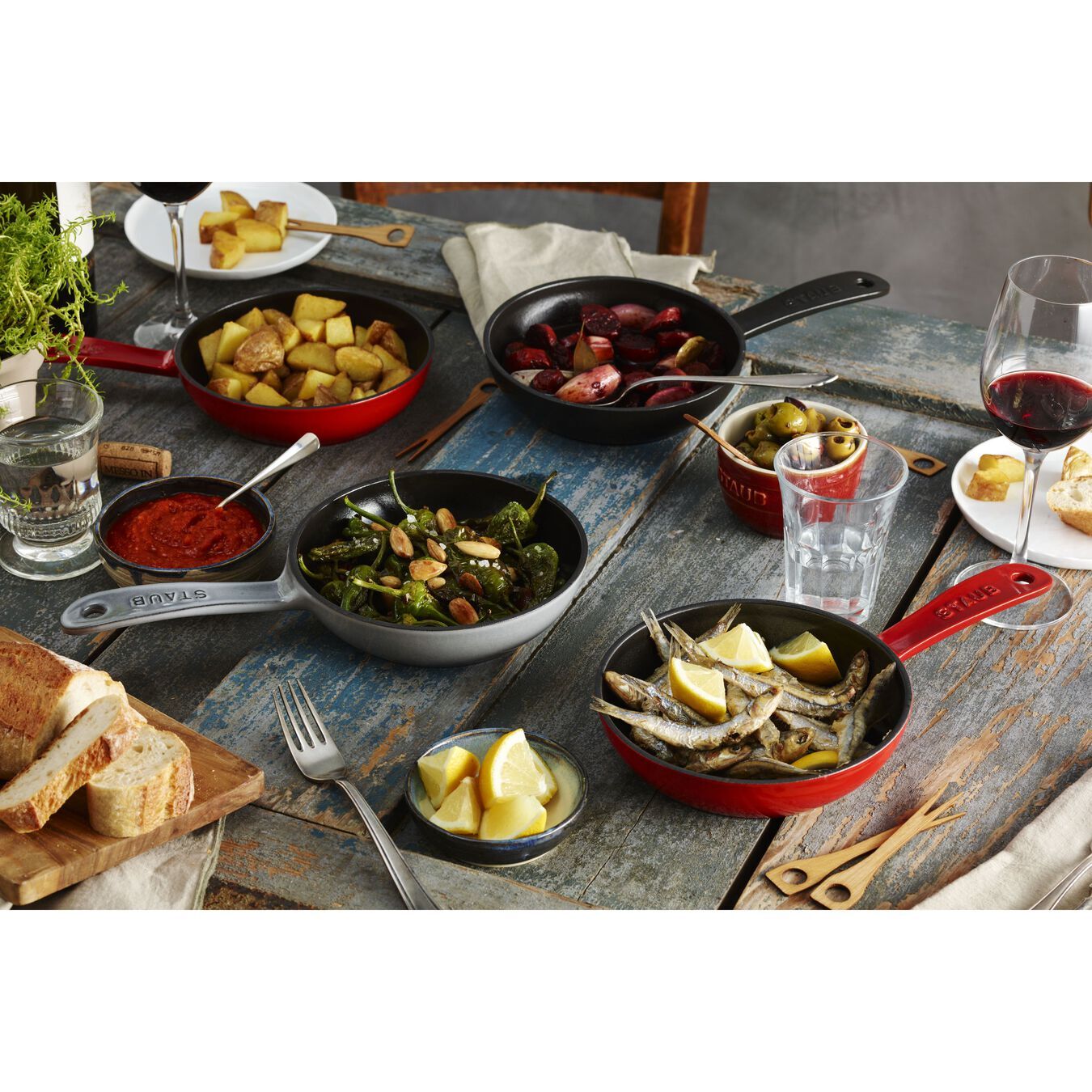 Liatinová panvica na pečenie Staub 16 cm, sivá, 1221618