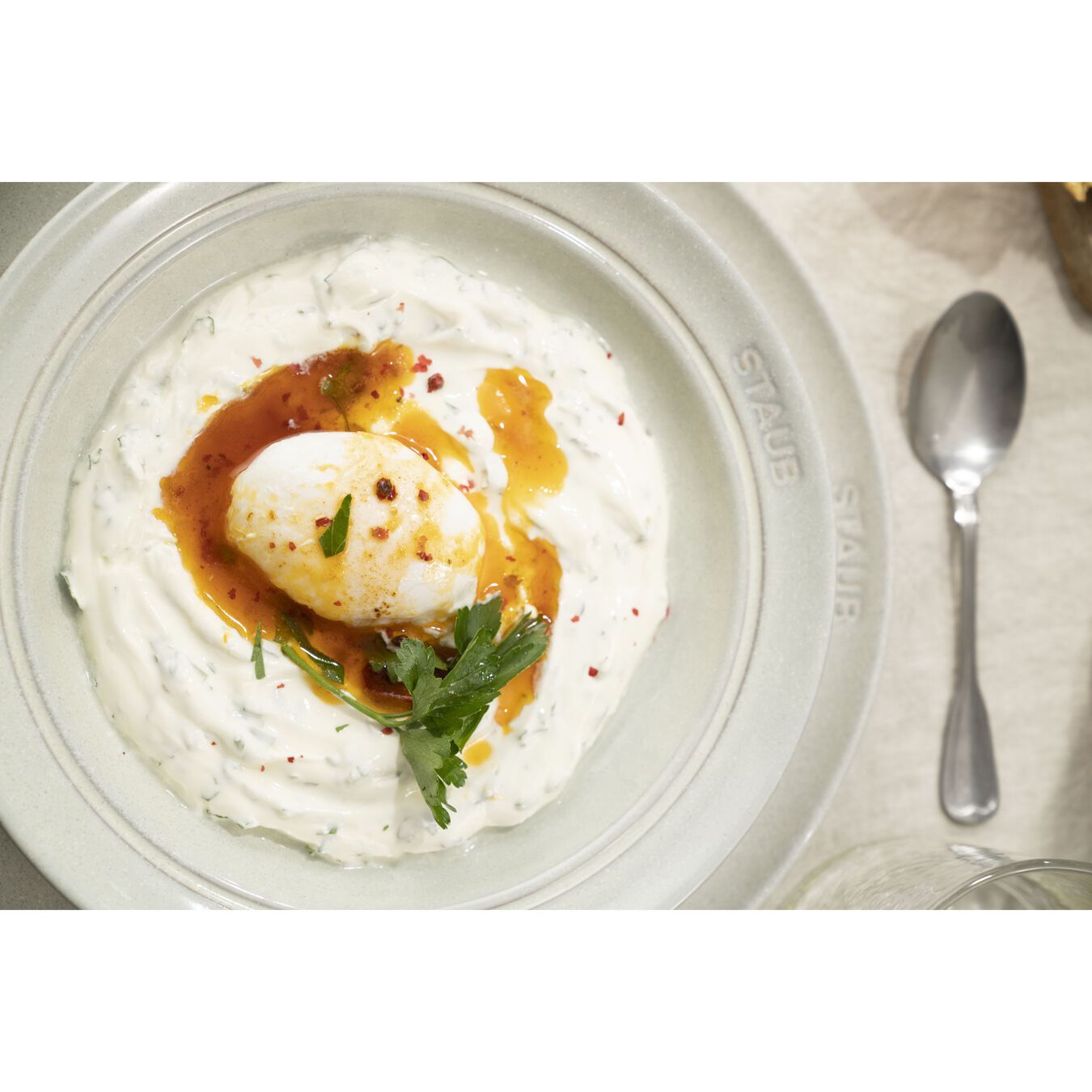 Keramický tanier Staub 22 cm, biely hľuzovkový, 40508-027