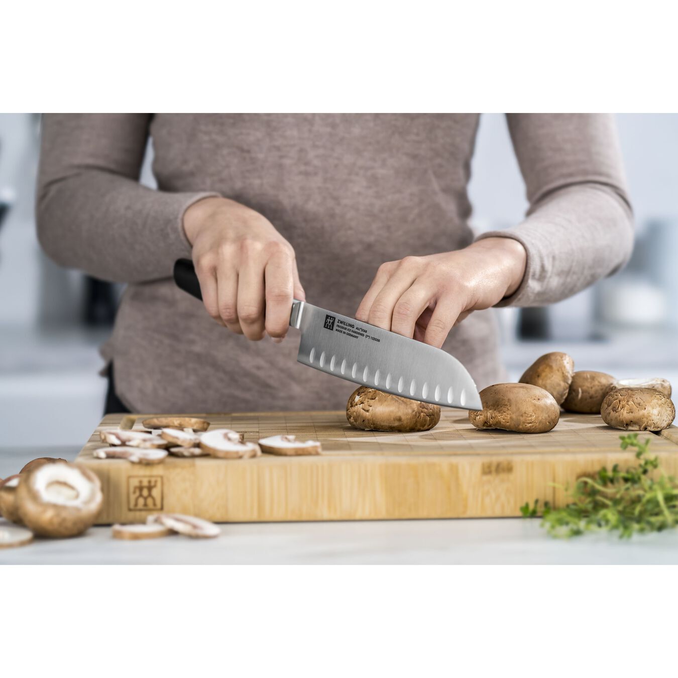 Nôž Zwilling All Star Santoku s krájačom 18 cm, 33768-184