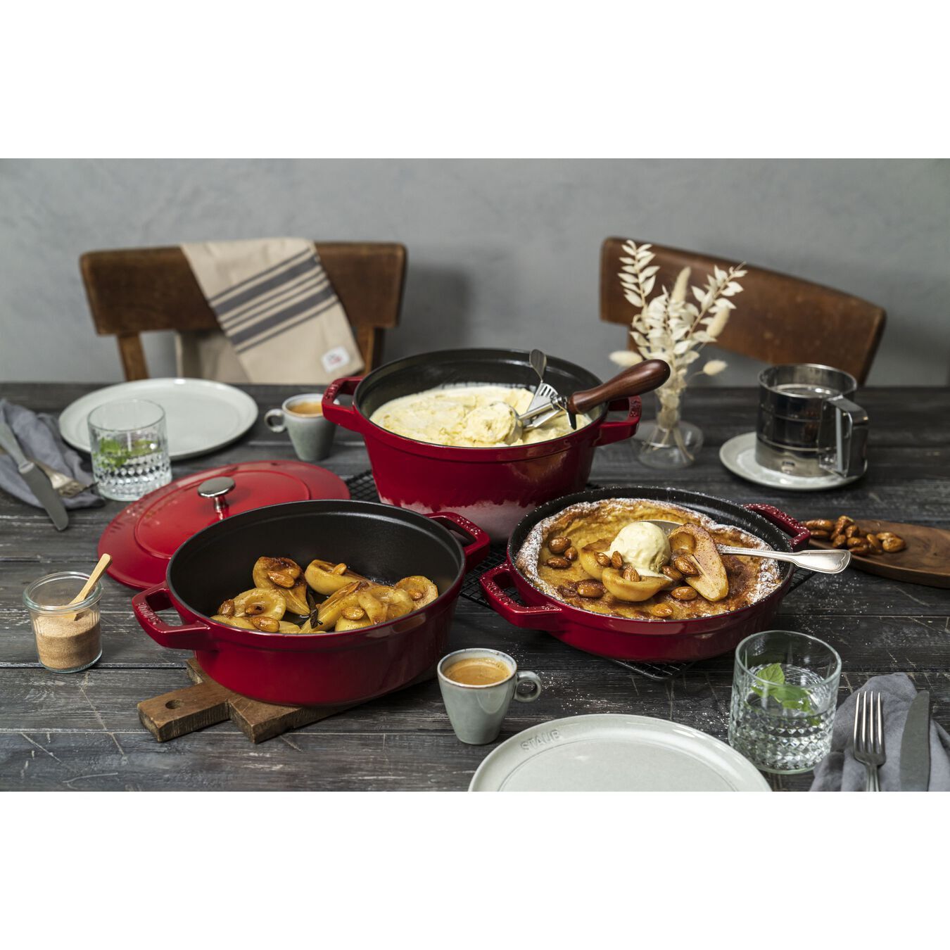 Staub Cocotte 3 dílná sada litinového hrnce, pánve a pekáče 24 cm, višňová, 40508-387