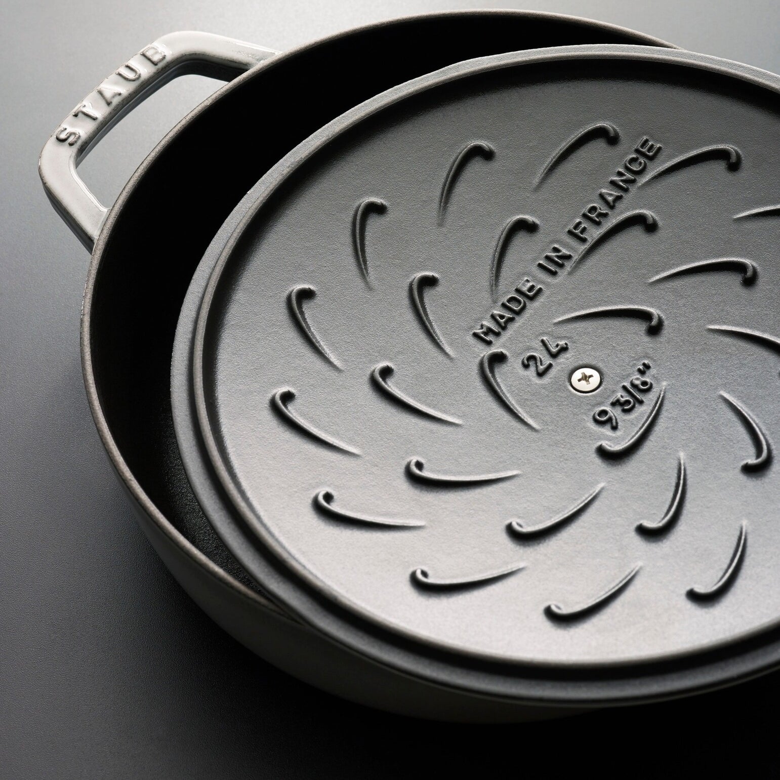 Staub Chistera casserole with lid 24 cm/2,4 l white truffle, 126124107