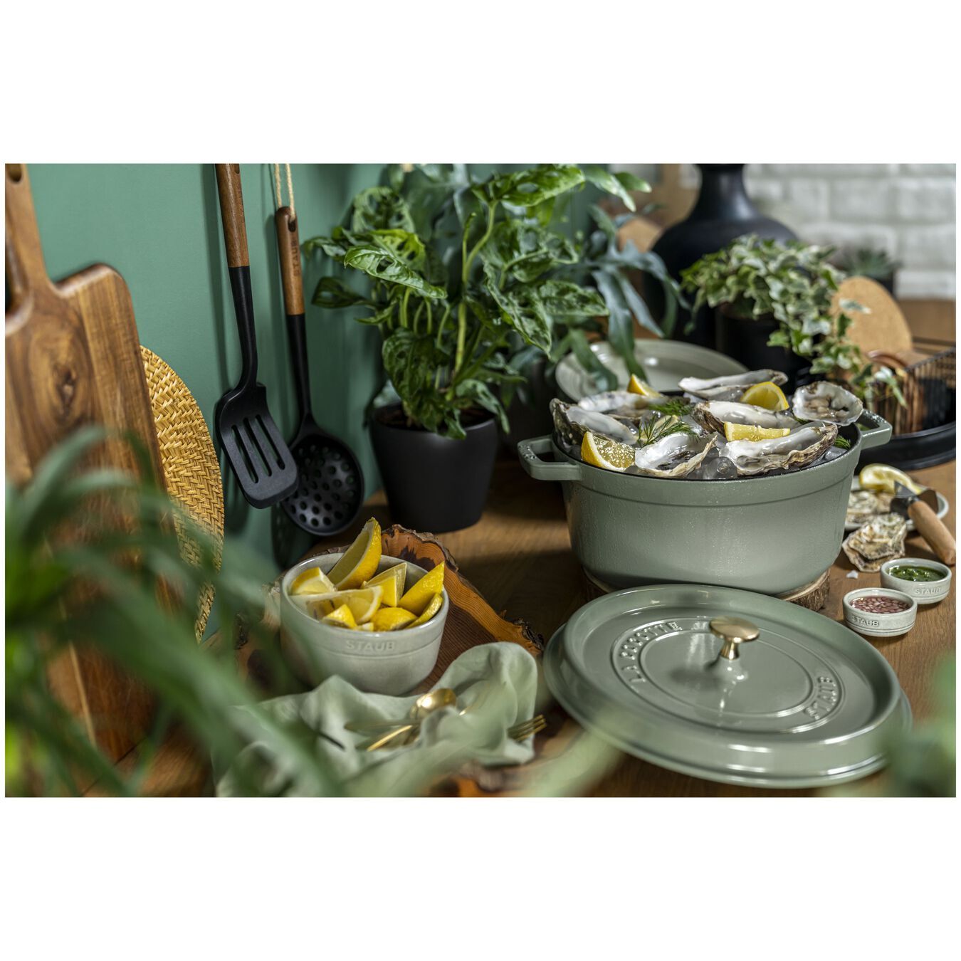Staub Cocotte hrniec okrúhly 22 cm/2,6 l eukalyptus, 11022121