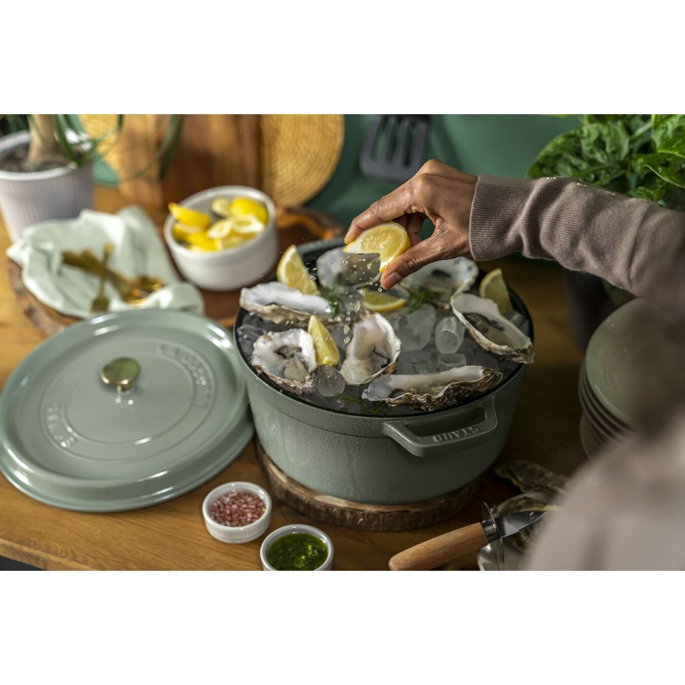 Staub Cocotte hrniec okrúhly 24 cm/3,8 l eukalyptus, 11024121