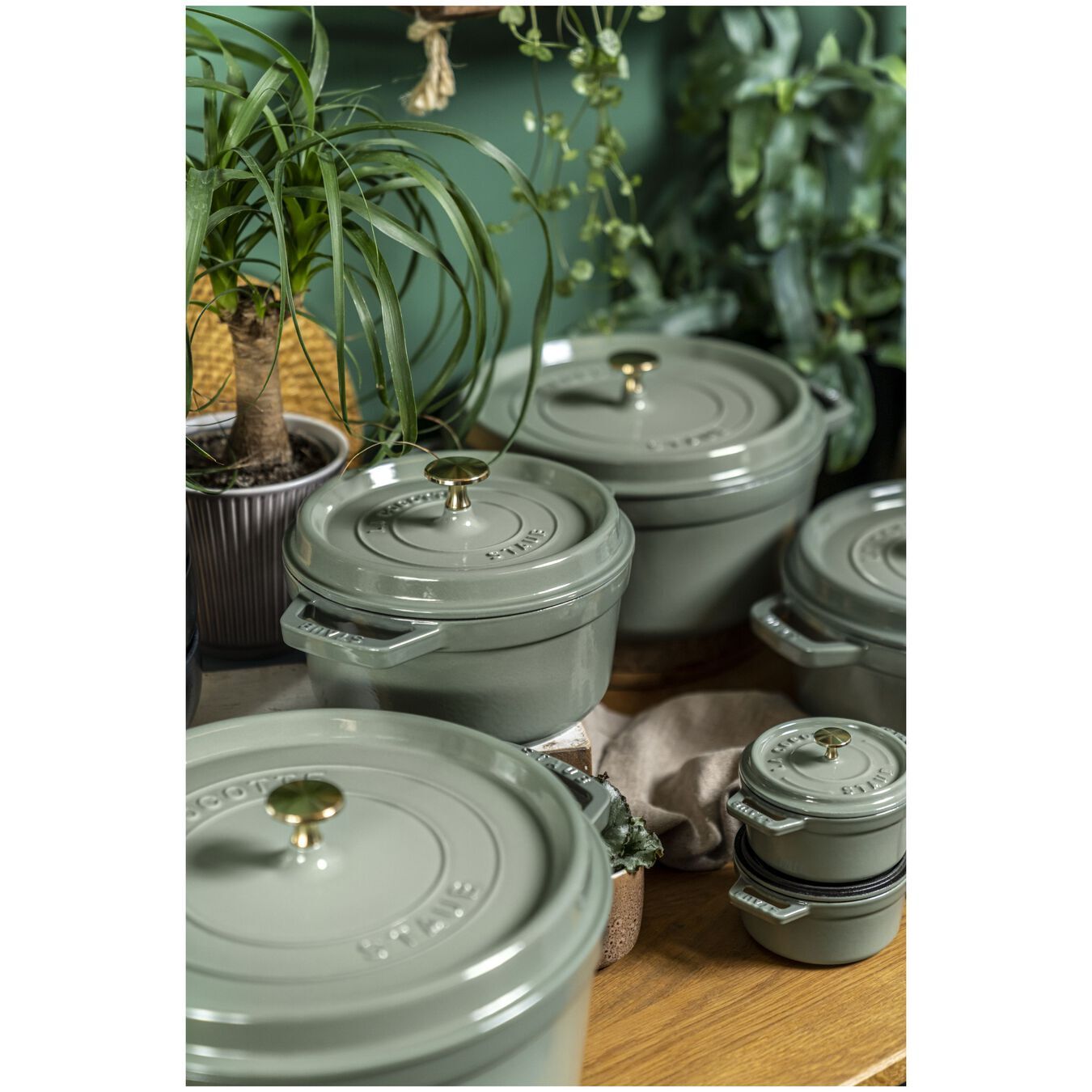 Staub Cocotte hrniec okrúhly 28 cm/6,7 l eukalyptus, 11028121