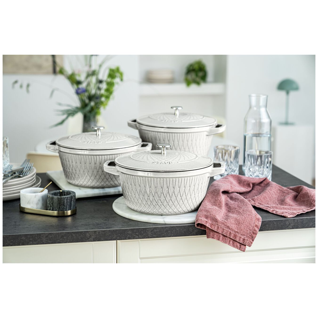 Staub Cocotte Twist okrúhly hrniec 24 cm/4 l biela hľuzovka, 1023541