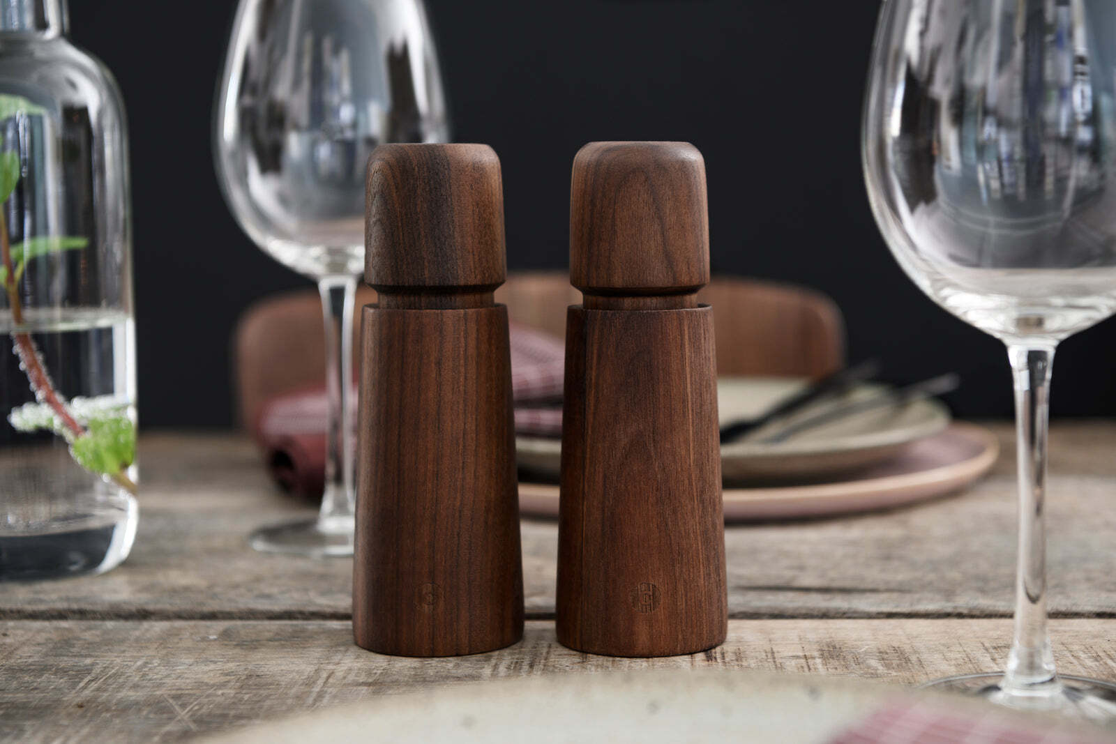 CrushGrind Stockholm dřevěný mlýnek na koření 17 cm, 070280-2031