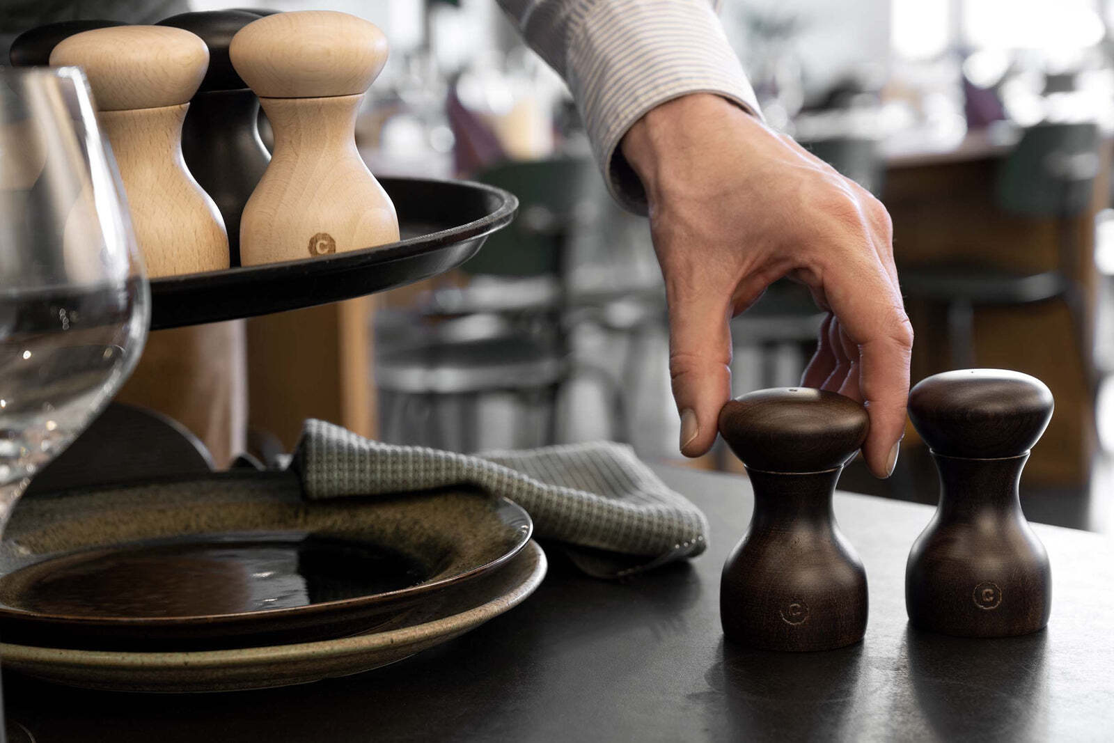 CrushGrind Lyon sada drevených mlynčekov na korenie a soľ 10 cm, 070380-0009-2PC