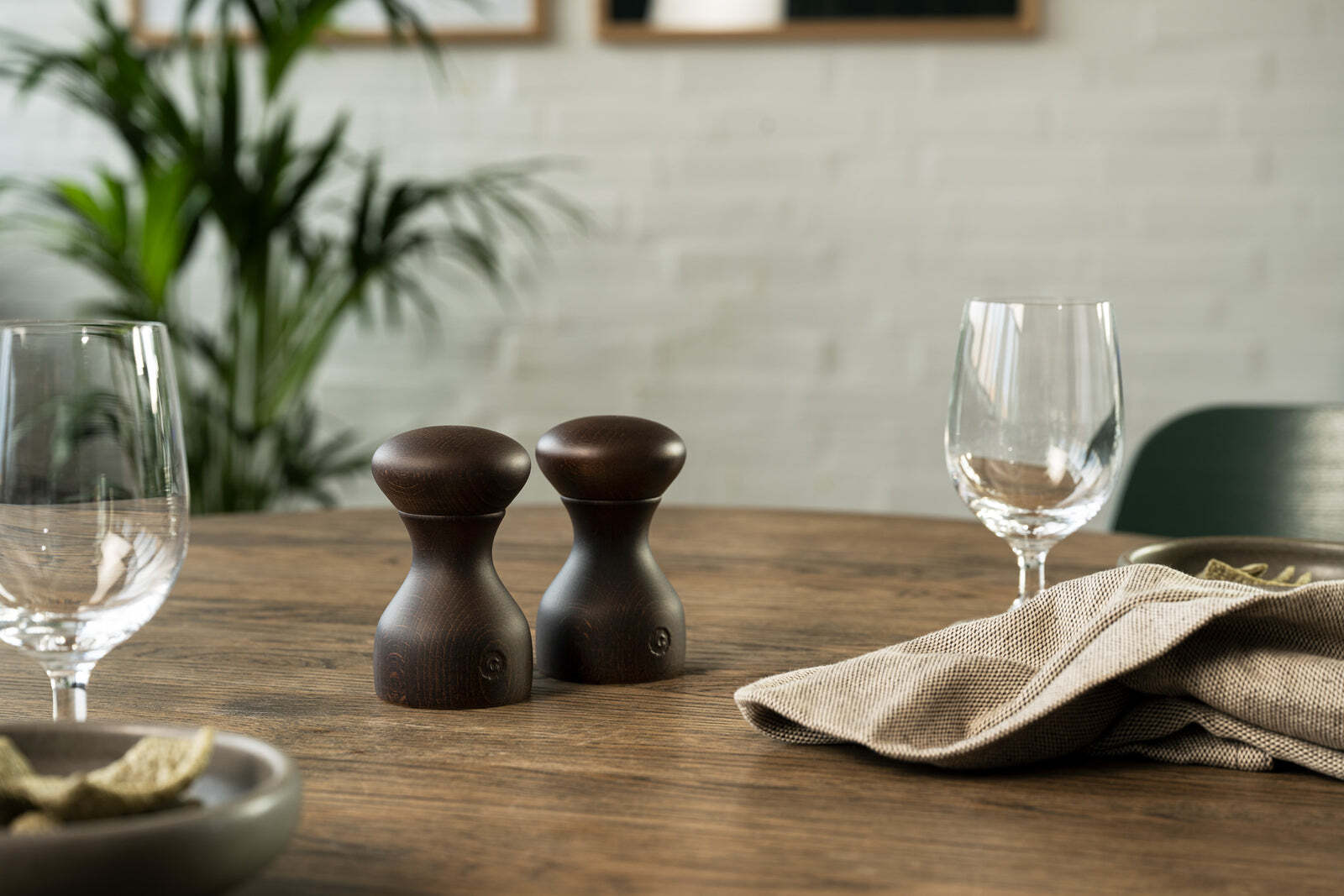 CrushGrind Lyon sada drevených mlynčekov na korenie a soľ 10 cm, hnedá, 070380-0086-2PC