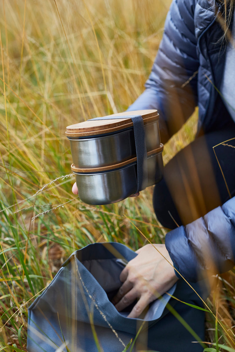 Black+Blum Bento svačinový box s bambusovým víkem a vidličkou 1 l, grey, BAM-BT-L016