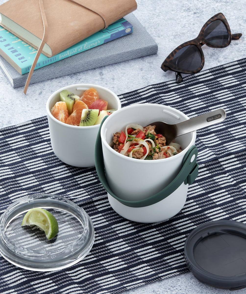 Black+Blum Originálny dvojdielny box na občerstvenie s lyžičkou 0,9 l, olivový, BAO-BP010