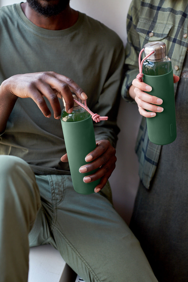 Sklenená fľaša na vodu Black+Blum 600 ml, olivová, GR-WB-M010